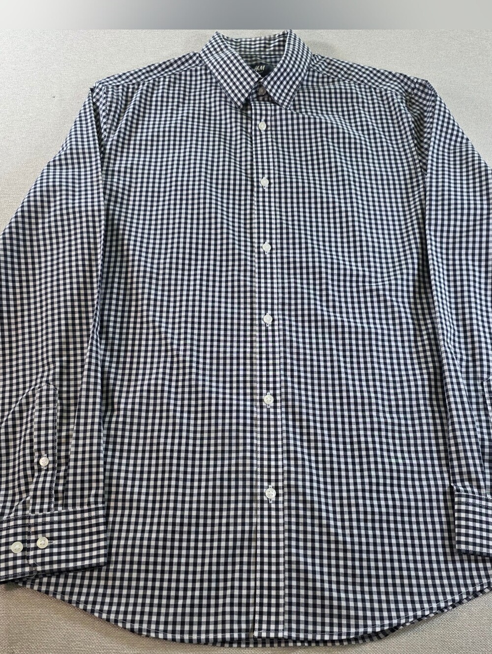 H&M Navy Blue and White Gingham Button-Down Shirt Size M